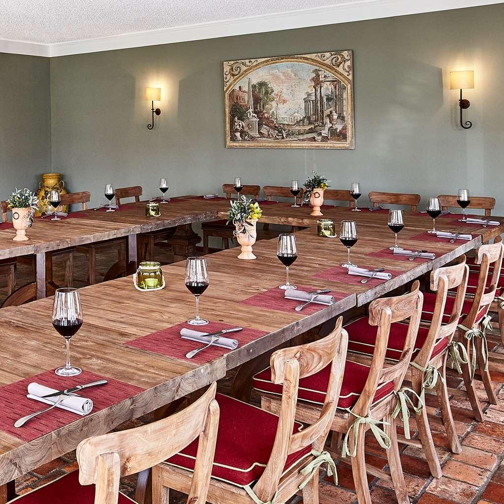 Althoff Hotel Fuerstenhof سيل المرافق الصورة The dining room at the Château de Chaumont