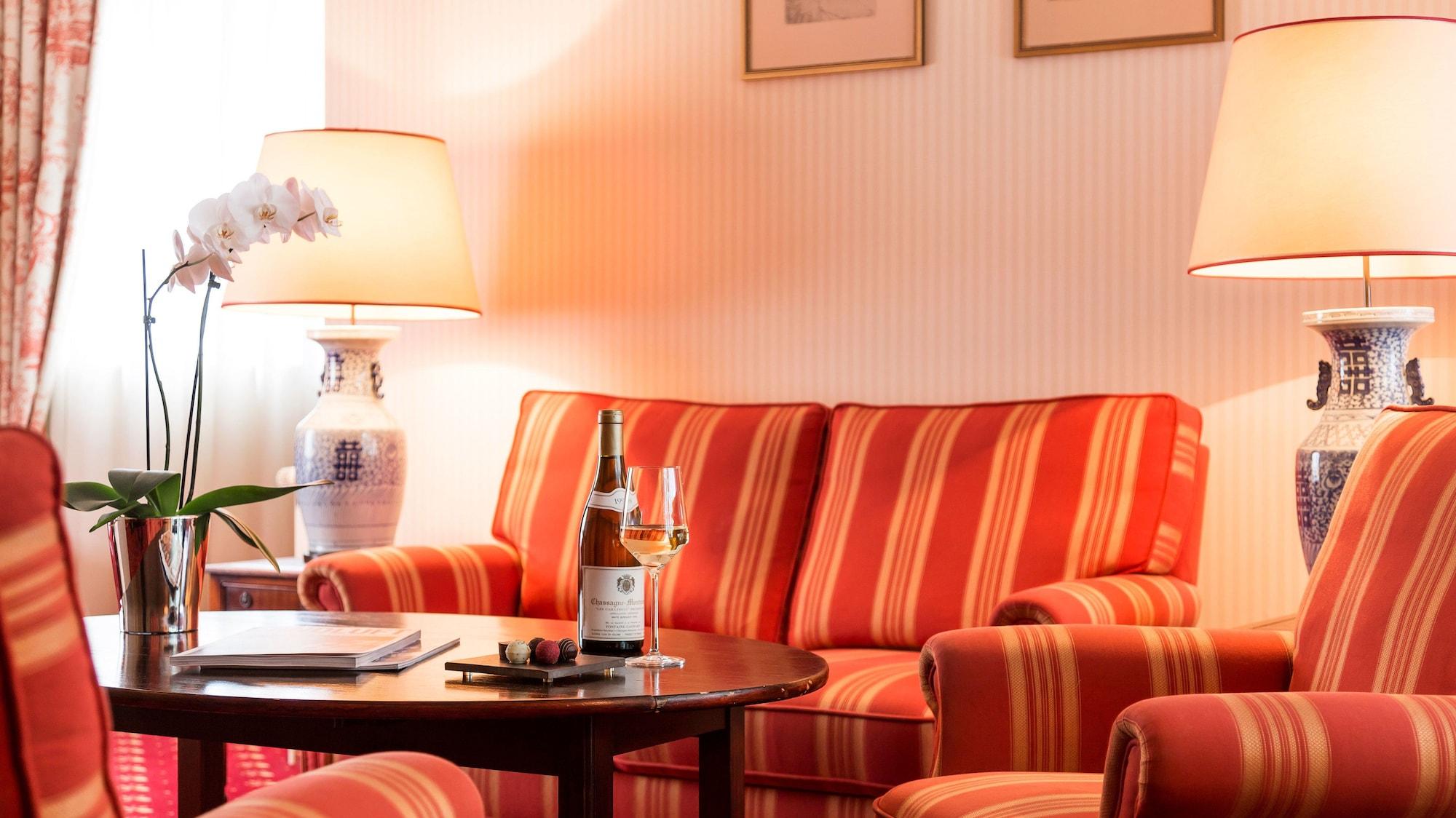 Althoff Hotel Fuerstenhof سيل المظهر الخارجي الصورة A living room in a hotel