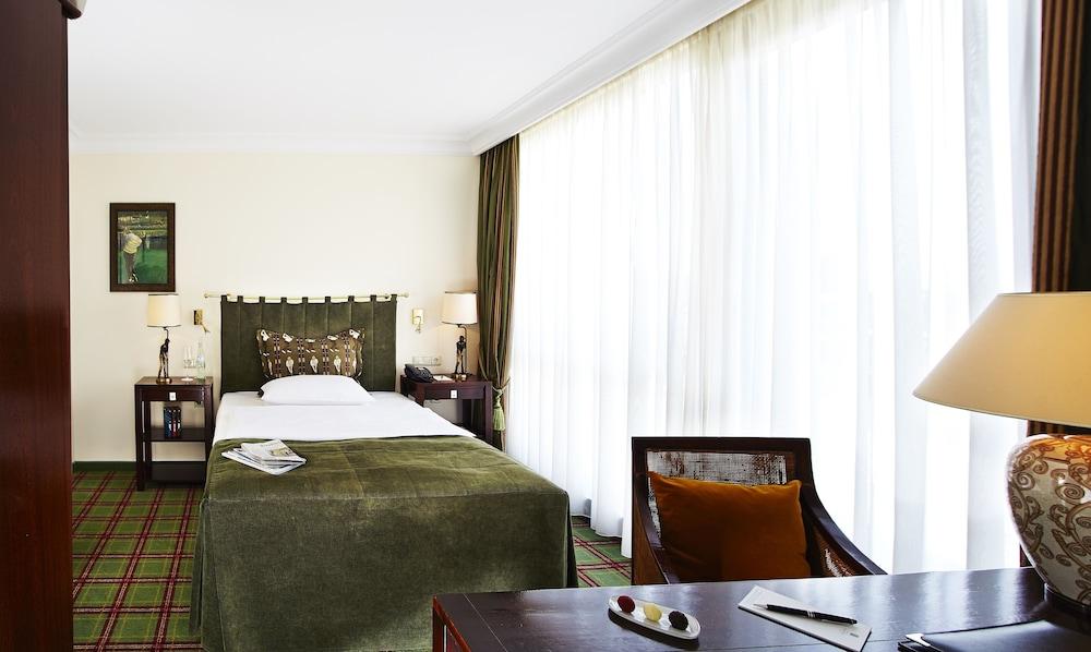 Althoff Hotel Fuerstenhof سيل المظهر الخارجي الصورة A room at the hotel