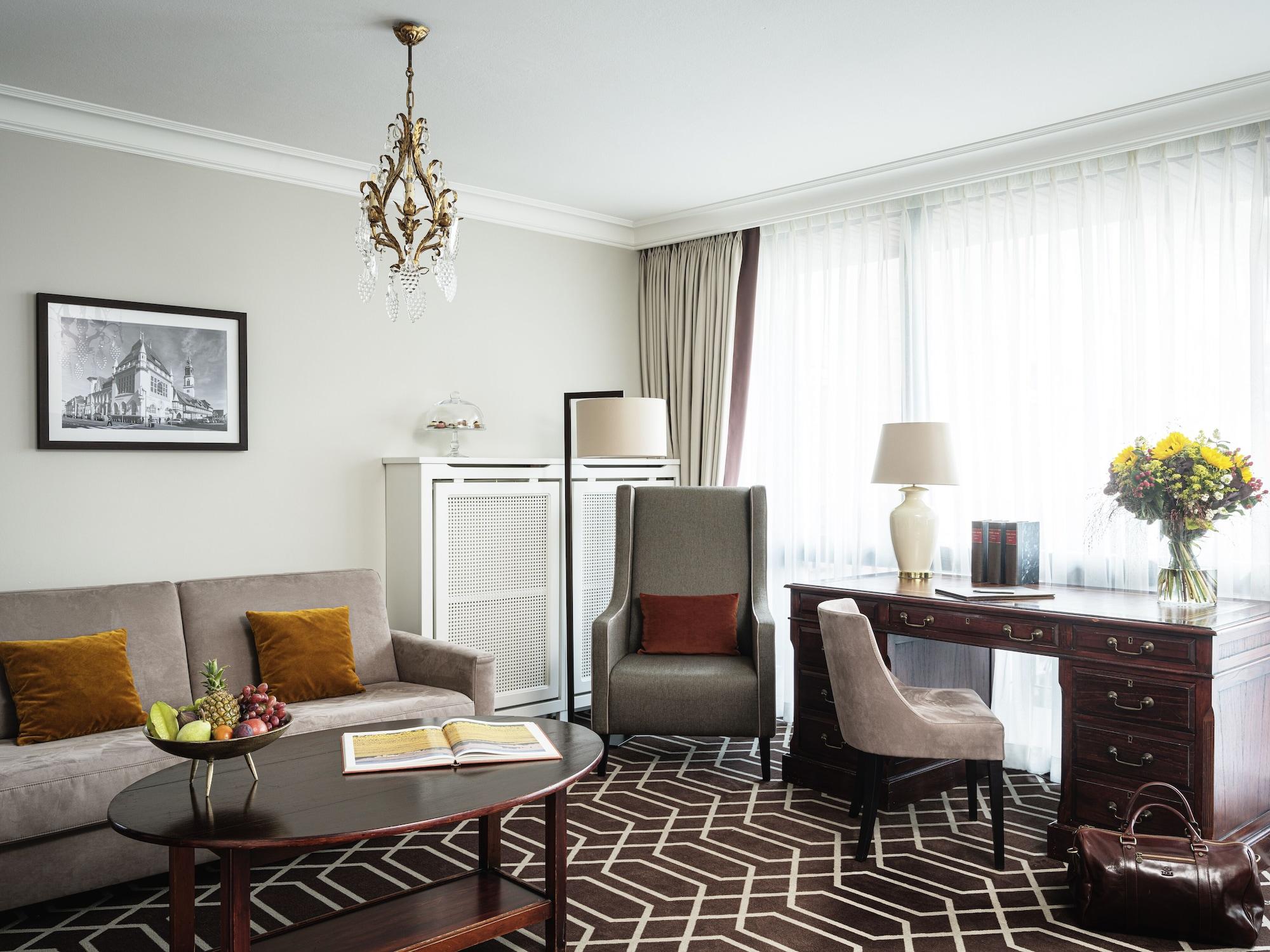 Althoff Hotel Fuerstenhof سيل المظهر الخارجي الصورة A suite at the Mandarin Oriental, Munich
