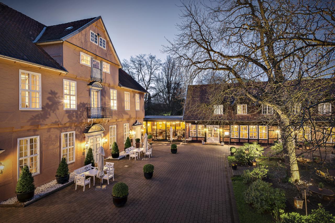 Althoff Hotel Fuerstenhof سيل المظهر الخارجي الصورة The hotel's courtyard