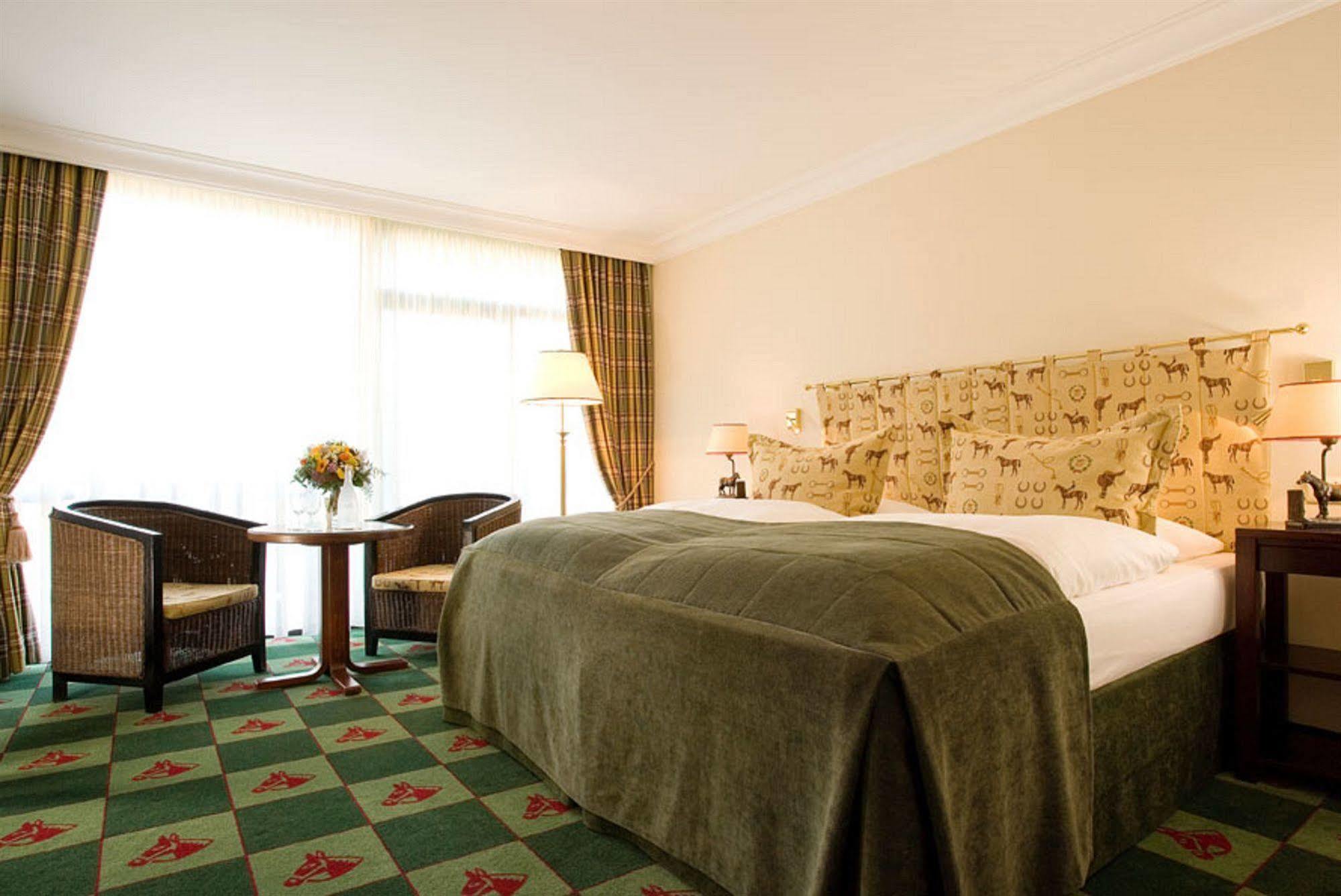 Althoff Hotel Fuerstenhof سيل المظهر الخارجي الصورة A room at the Hotel de la Poste