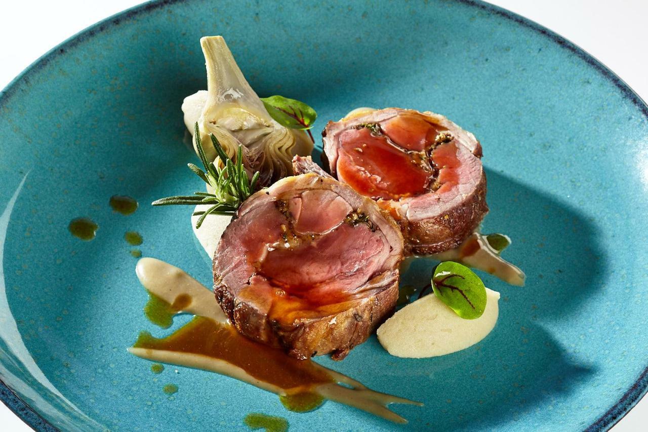 Althoff Hotel Fuerstenhof سيل المظهر الخارجي الصورة A prepared saddle of lamb